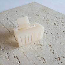 Load image into Gallery viewer, Dash Clip Small