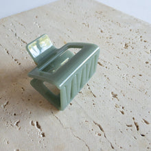 Load image into Gallery viewer, Dash Clip Small