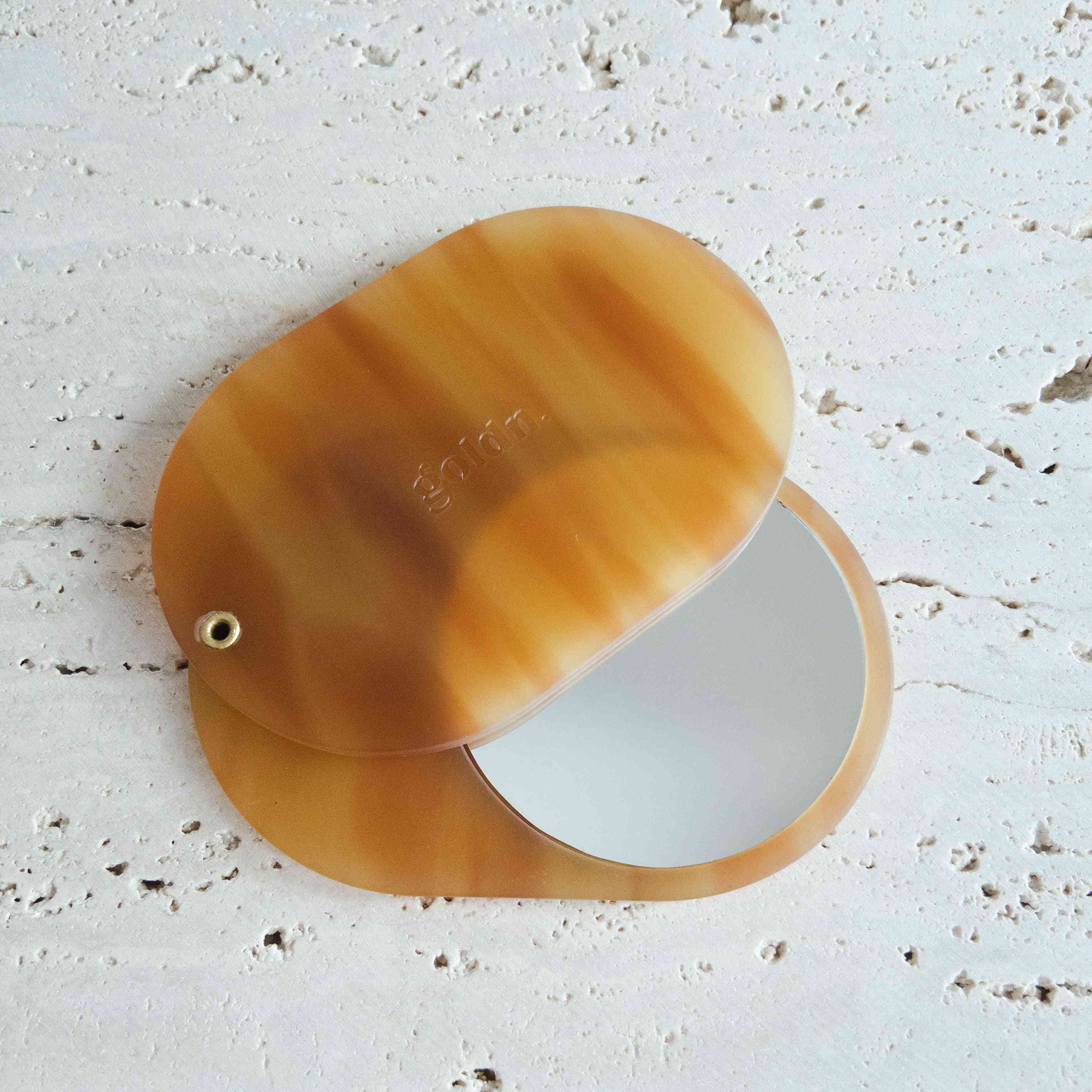 Golden Compact mirror in cognac 